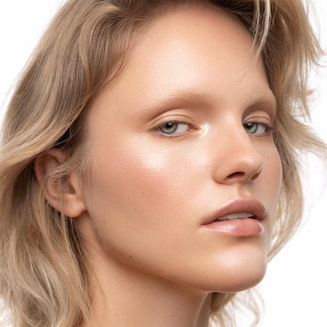 Тональная основа матирующая Skinnovation Matte, тон 01 бело-бежевый от Influence Beauty + 6